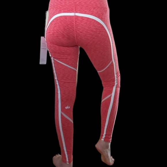 ALO Yoga Continuity Leggings . - Picture 5 of 16